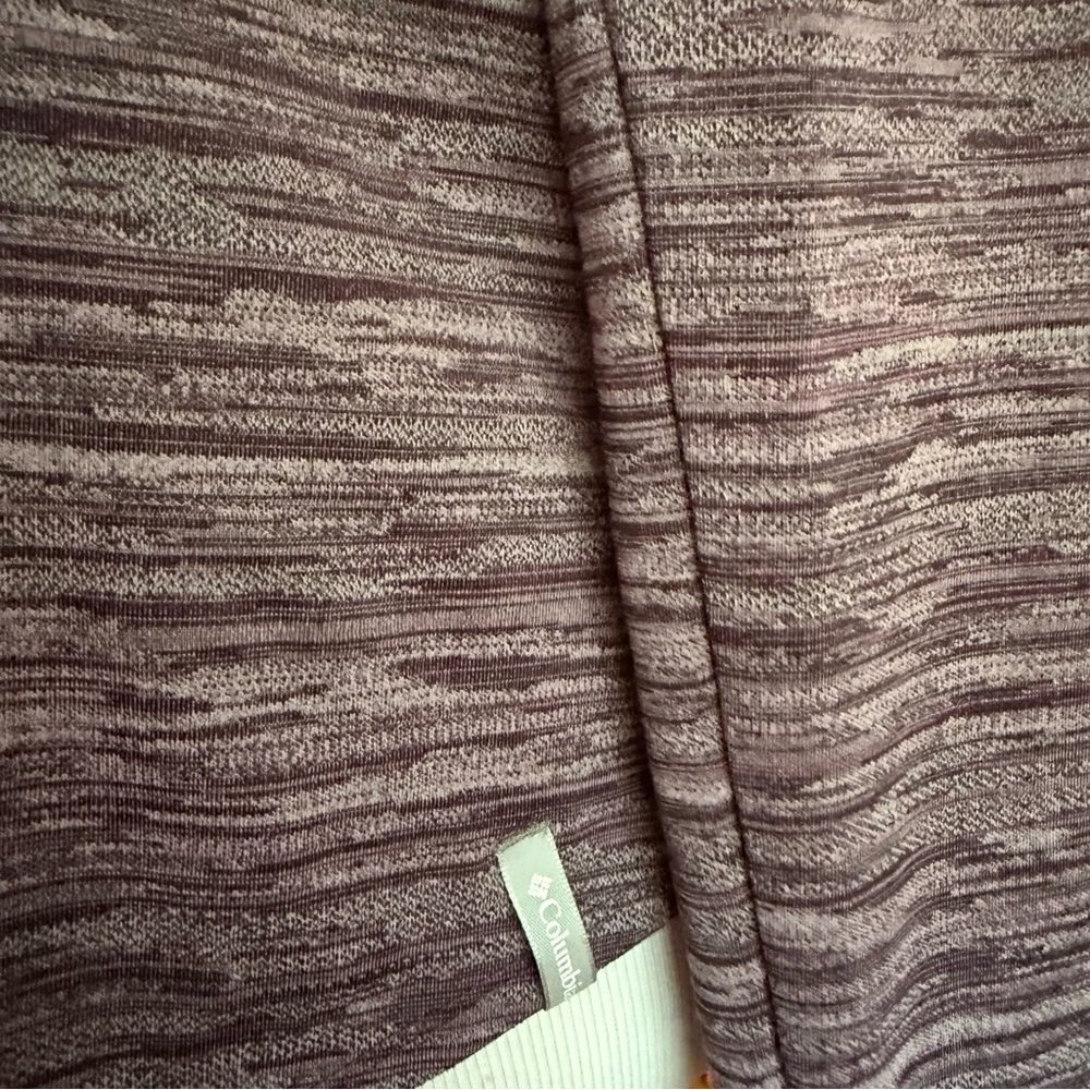 Perfect Autumn EUC Columbia Heathered Plum Long-Sleeve Tee